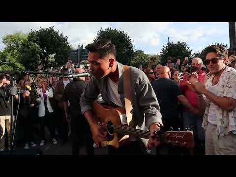 AMAZING MOMENT Lewis Capaldi and Niall Horan Join Jacob Koopman on Grafton Street. Pt 1