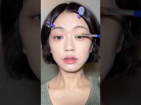 초록색 섀도우가 유행한다고?🍃🦖