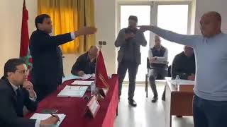 فضيحة من العيار الثقيل مستشار يعترف في دورة المجلس بتلقيه رشوة 4مليون سنتيم من  طرف رئيس الجماعة
