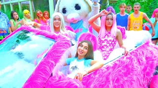 Diana and the Bunny girls surprised the whole country house with their new glamorous car!