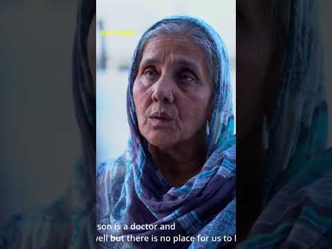 Maa baap k sath aap bhi to aisa nhi karte #shorts #viral #maa #emotional