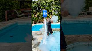 Fiz um mini FOGUETE com água e NITROGÊNIO LÍQUIDO! ❄️🚀