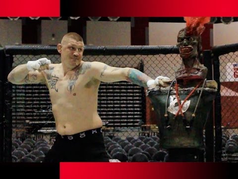 ZOMBIE KNOCKOUT!  Can you punch or kick a zombie to death?
