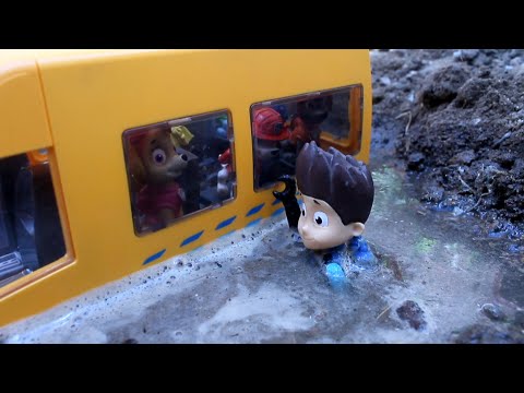 RYDER rescata a la PATRULLA CANINA! PAW Patrol patrulla bus cachorros mighty pups videos niños