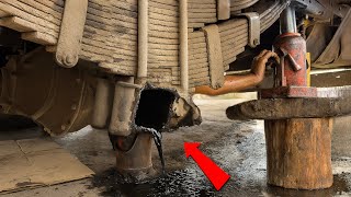 Emergency Truck Breakdown Fix in Heavy Traffic | Broken Rear Axle Housing Repair 