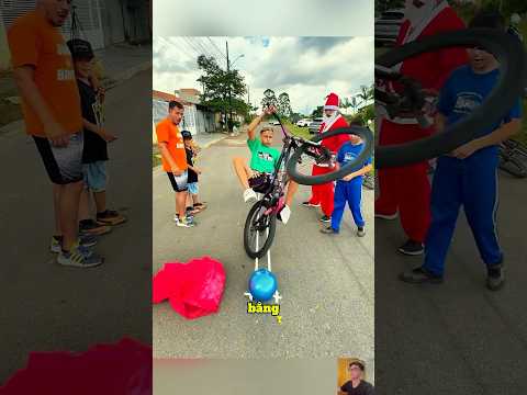 Đi xe đạp làm vỡ quả bóng #shorts