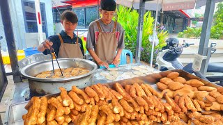 2 Brother's BEST Breadsticks in Toul Sangkae | Cambodian Street Food