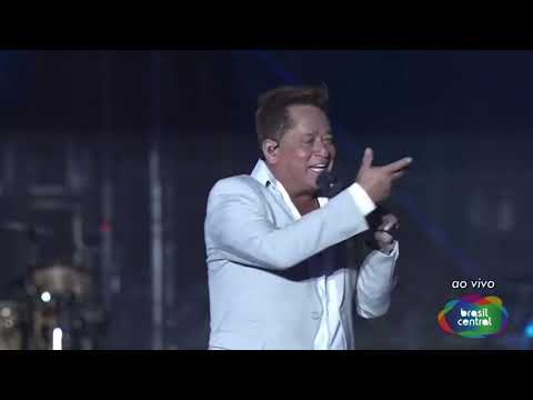 Leonardo,perguntando pro público se eles gostam mais do Ogrelo? Ou da banda Calcinha Preta? Kkkkkkk