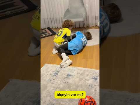 Bu derbi, başka türlü oynatılmazdı! Eşyalar toplanınca saha açıldı… #shorts #soccer #football