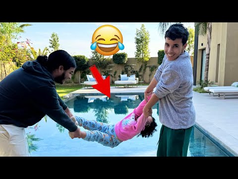 ￼ House tour nouvelle maison 🏠 On jette notre petite sœur dans la piscine 😂