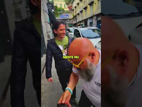 Un napoletano che scopre mobilfox 😂 -70% su tutto e 2 covers GRATIS se ne prendi 2! 🎉