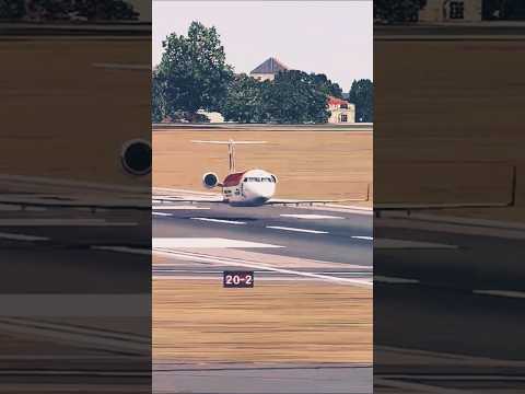 Pilotos olvidan bajar tren de aterrizaje - Jet belly landing #shorts #aviation #airplane #aircraft