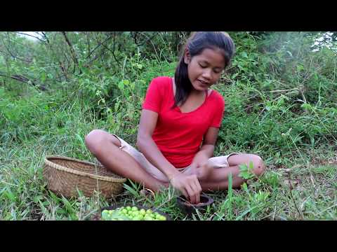 Survival skills: Find Natural fruits for food - Natural fruits eating delicious