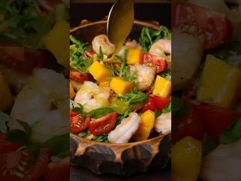 Яркий салат с креветками, манго и авокадо #салат #рецепт #сынжарит