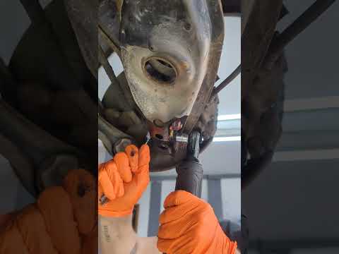 this 250d is too high. lower suspension #mechanic #repair #mercedes #tuning #w124 #classiccar