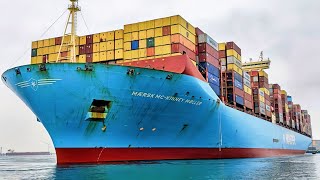 Mooring the Largest MAERSK Container Ship: Rare Behind-the-Scenes Docking Operation!