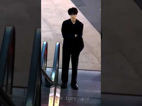 ✨ Stylish Korean Boy Walking | Aesthetic Look ✨#KoreanBoy #Aesthetic #Handsome #KoreanStyle #Shorts