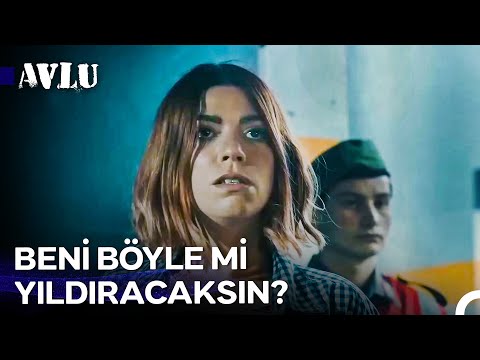 Görüş Saati: Azra Yalnız Değil - Avlu