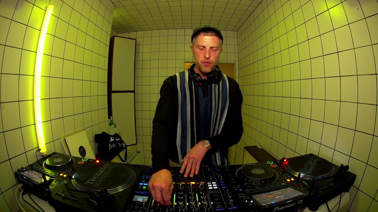 Iron Curtis | HÖR – October 31 / 2025