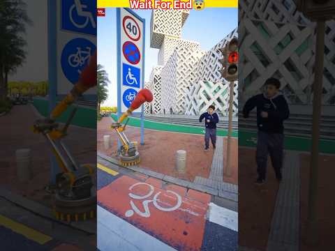अरे ट्रेफिक सिग्नल पर लगा ये कैसा मशीन है😱 #shorts #viral