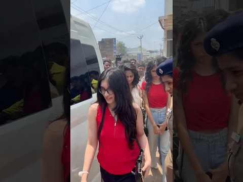 குட்பேட்அக்லி படம் பார்க்க ரோகிணி திரையரங்கிற்கு மகளுடன் ஆர்வமாக வந்த  ஷாலினி😍🔥#Ajith #shaliniajith