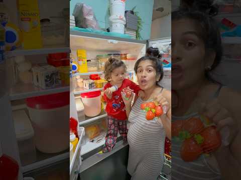 Repondo geladeira com besteiras do Christopher