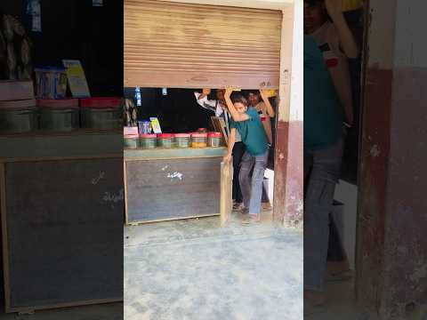 दुकानदार ने चोरों को चोरी करते हुए पकड़ लिया🤣😂😂#comedy #funny #shorts