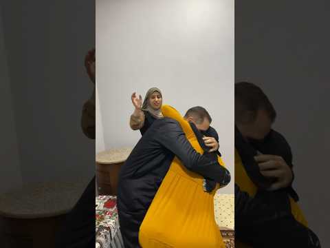 ‏لما تجيبي واحدة حلوة معاكي البيت 🤣🤣🤣￼
