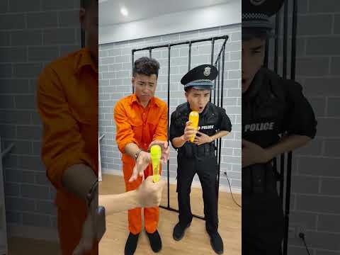 Tù Nhân và Cảnh Sát ai hát Micro hay hơn || Microphone song cover battle #shorts