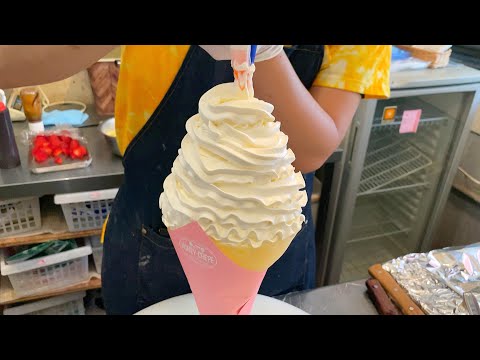 【生クリーム1キロ!?】無限に生クリームを盛りつづける危険な高カロリークレープ【ASMR】