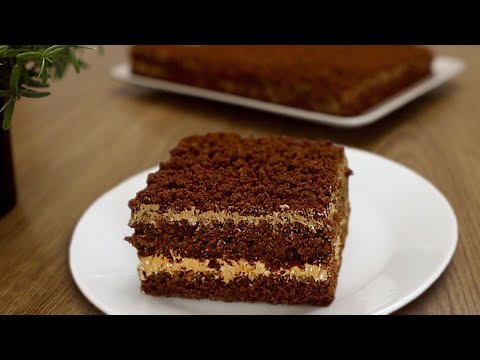 Delicious homemade chocolate cake in just a few minutes! Simple recipe!