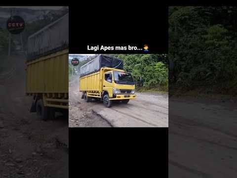 Kejadian Truk Meluncur Kencang Di Tanjakan