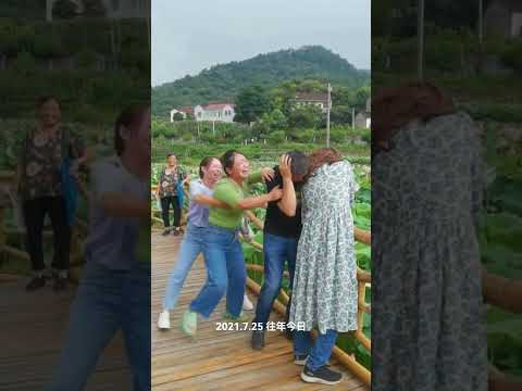 惹老婆生气好几天没理我了、故意叫闺蜜约她去看荷花、我叫小老表配合演上这么一出、试探一下看看老婆可在和我、#搞笑视频 #舒城斌哥 #万万想不到#劇情#生活#正能量#情感#shorts