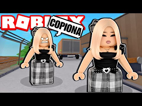¡COPIANDO TRAJES EN MURDER MYSTERY 2! 🤪 / MICHI ROBLOX