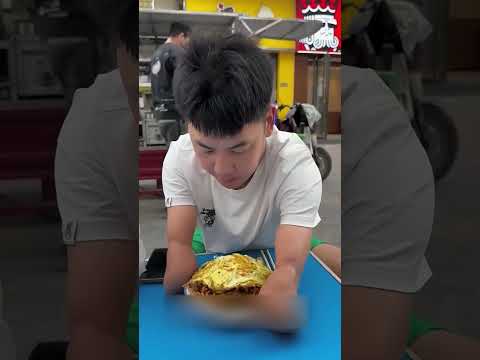 KHÔNG CÓ ĐÔI TAY... Nhưng Anh Ta Vẫn Ăn Hết Tô Mì #xayonlau