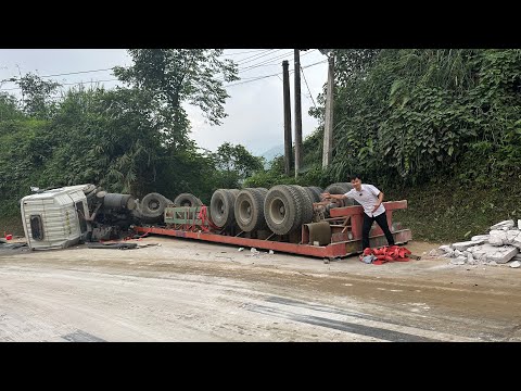 Tin mới về làng Nủ - Xe chở nhà lắp ghép cho làng Nủ bị lật lúc 2h30 sáng đoạn Bảo Hà - Bảo Yên