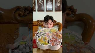 Chấm điểm khay kẹo Tết mẹ mua