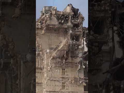 Wrecking Ball makes Wall collapse