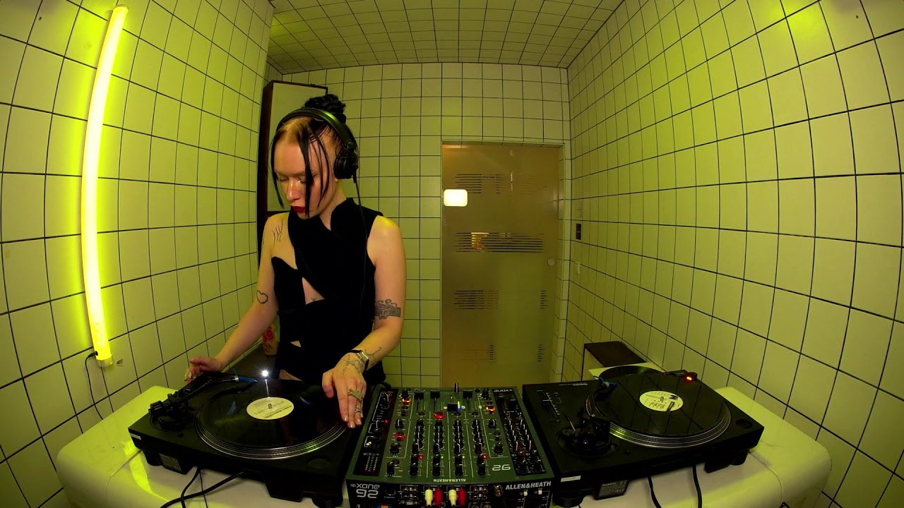 Razzle Dazzler | HÖR – May 21 / 2026