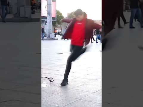 Yılanı Uzaya Fırlattı 😂 Yılan Şakası Videomuzdan #shorts #komedi
