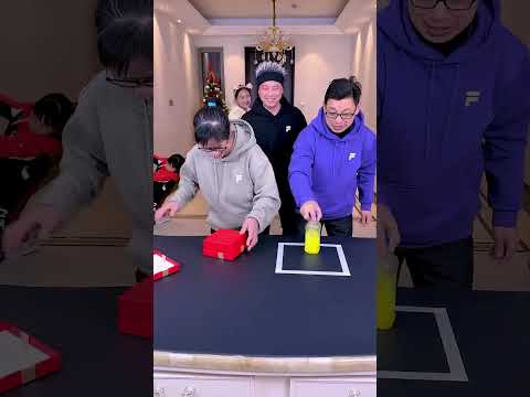 Stand Up The Bottle To Grab The Christmas Gift, See Who Can Get It#Funnyfamily #Partygames #Shorts