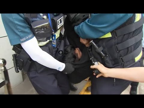 Man explains why he opened door mid-flight