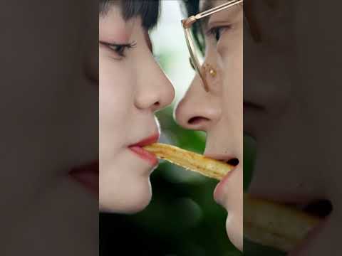 Thật ngọt ngào Thử thách ăn khoai tây chiên cùng nhau - Nỗi Vương Vấn Của Hạ Tiên Sinh