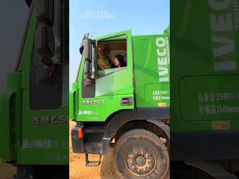 दीदी इस गाड़ी के ऊपर मत चढ़ो #shorts #ytshorts #shortsviral