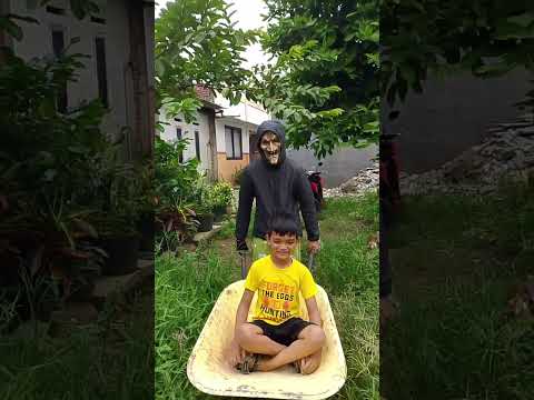 Adik alul vs monster lokal