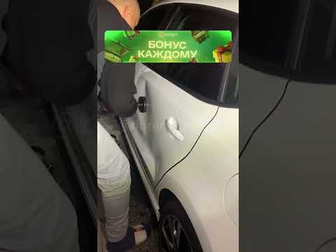 Ремонтирует тачку вантузом 😮🚘🔧