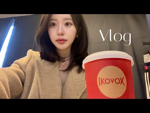 VLOG. 새댁 브이로그ㅣ나에게도 길냥이가..!ㅣ목초육칩ㅣ좋아하는 간식 쟁이기ㅣ에르메스 장갑 선물ㅣ냉우동 맛집ㅣ퍽퍽 밤고구마 맛있게 찌는법ㅣ플리마켓ㅣ청소업체 이슈..