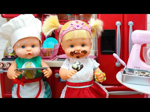 ¡DESASTRE y RISAS en la COCINA! Naia y Alice NENUCO cocinan BROWNIE y GALLETAS 🍫🍪😂 para la ESCUELA