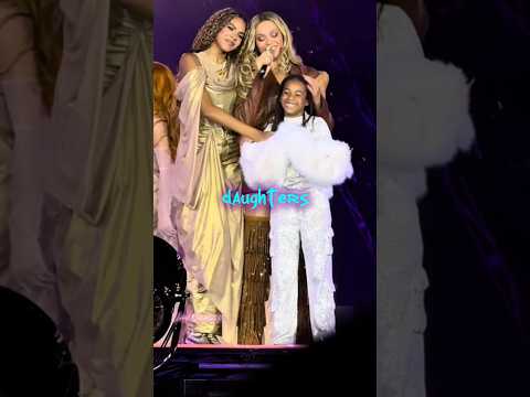 Chaos vs. Calm: Blue Ivy & Rumi on Stage with Beyoncé 👀✨#beyonce #shorts