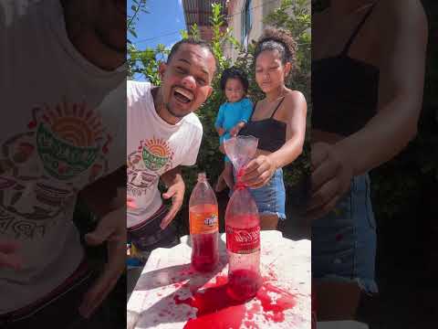 como colocar suco na garrafa #youtubeshorts #humor #comedy #funny #family